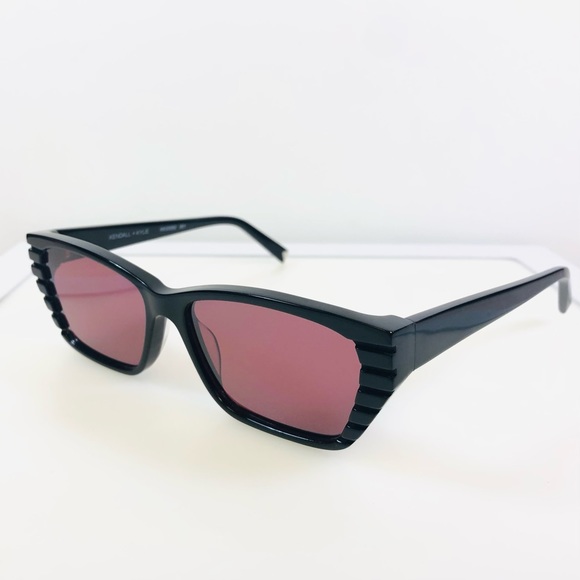 Women’s Kendall and Kylie Fashion Sunglasses - Picture 5 of 7
